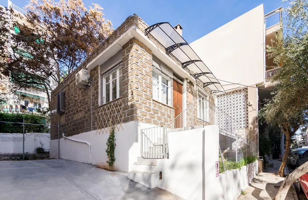 Great House W/ Private Parking-1